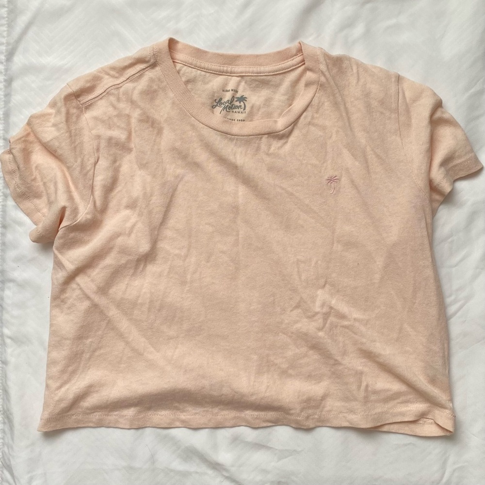 hawaii peach tshirt w/ little palm tree detail